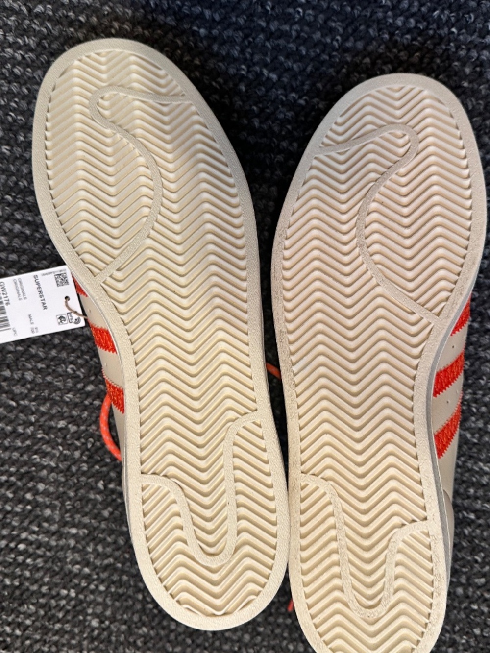 Adidas Originals Superstar sneakers, beige leather upper, orange stripes - Picture 2 of 8